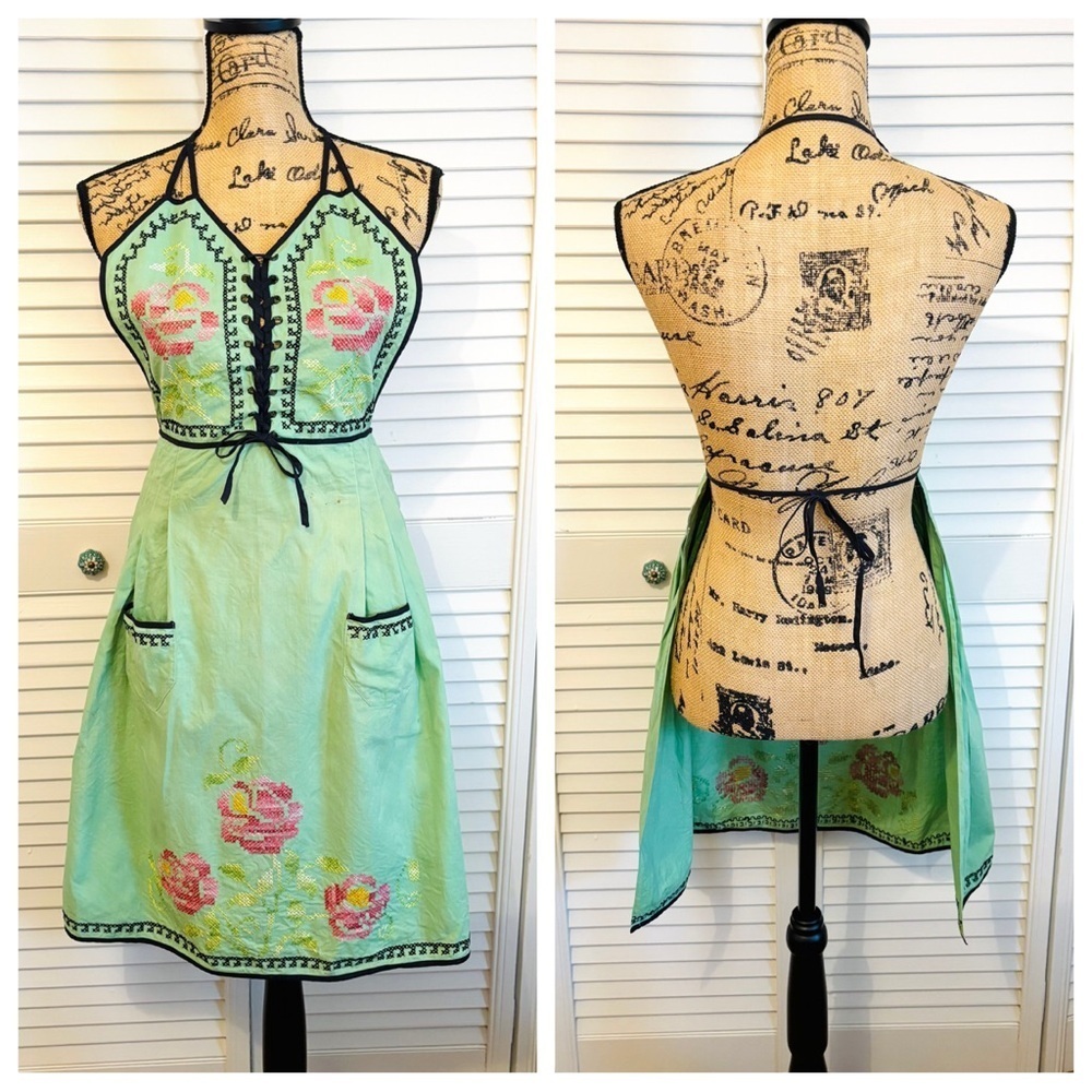Vintage Hand Embroidered Floral Green Black Apron